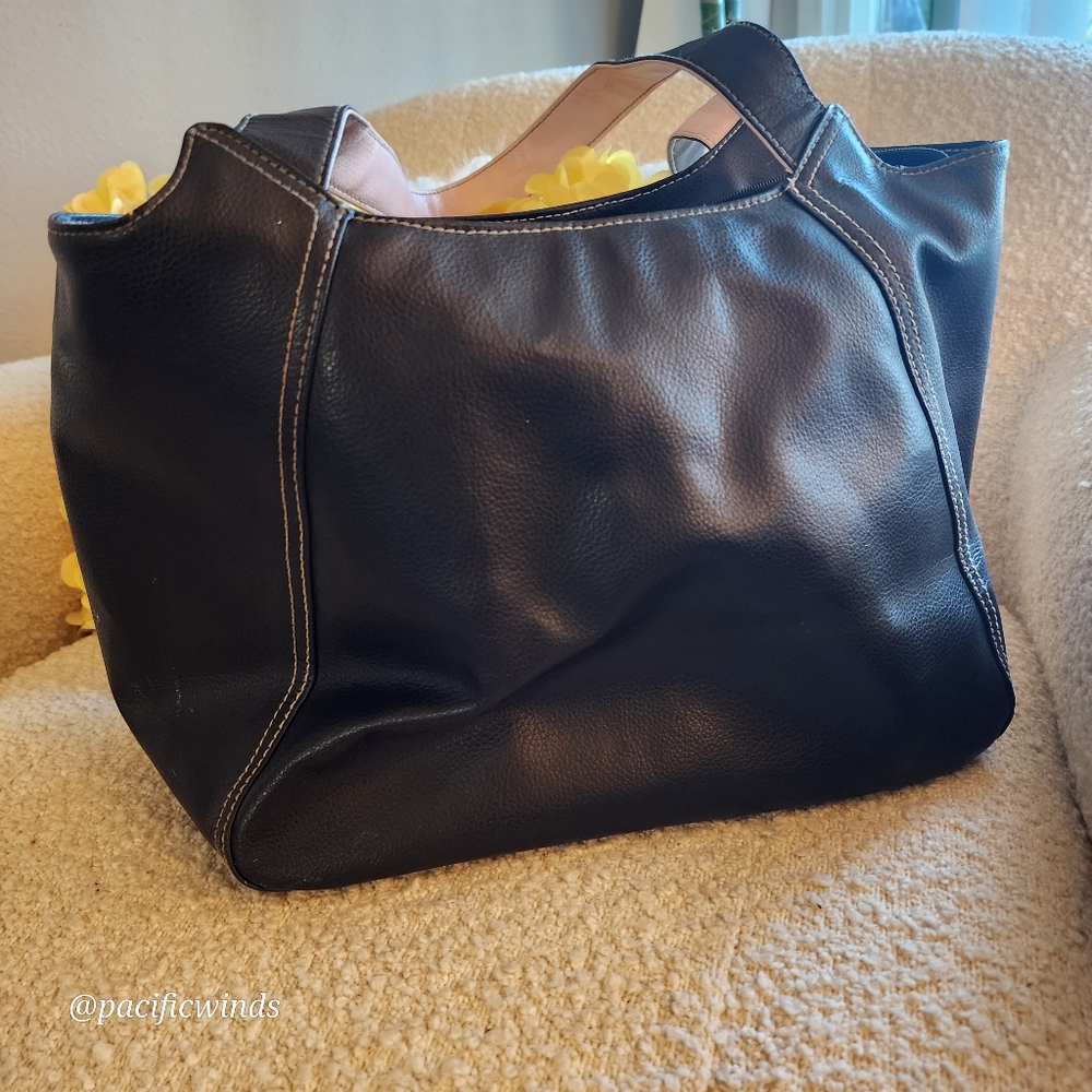 NWOT FAUX LEATHER BLACK & PINK MARY KAY FULL ZIPPER TOP BAG - Picture 2 of 10